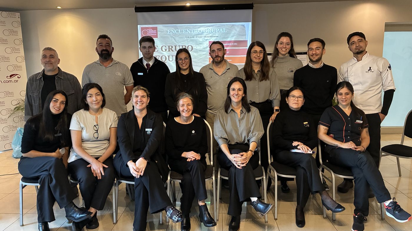 Encuentro grupal con un equipo real, trabajando roles y funcionamiento